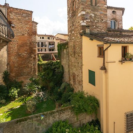 Historic Apt In The Center Of Lucca With Balcony Apartment Bagian luar foto