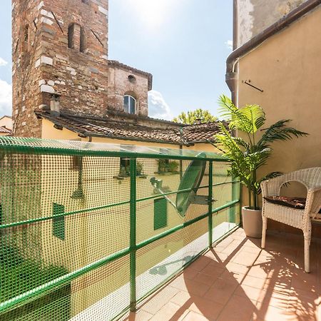 Historic Apt In The Center Of Lucca With Balcony Apartment Bagian luar foto