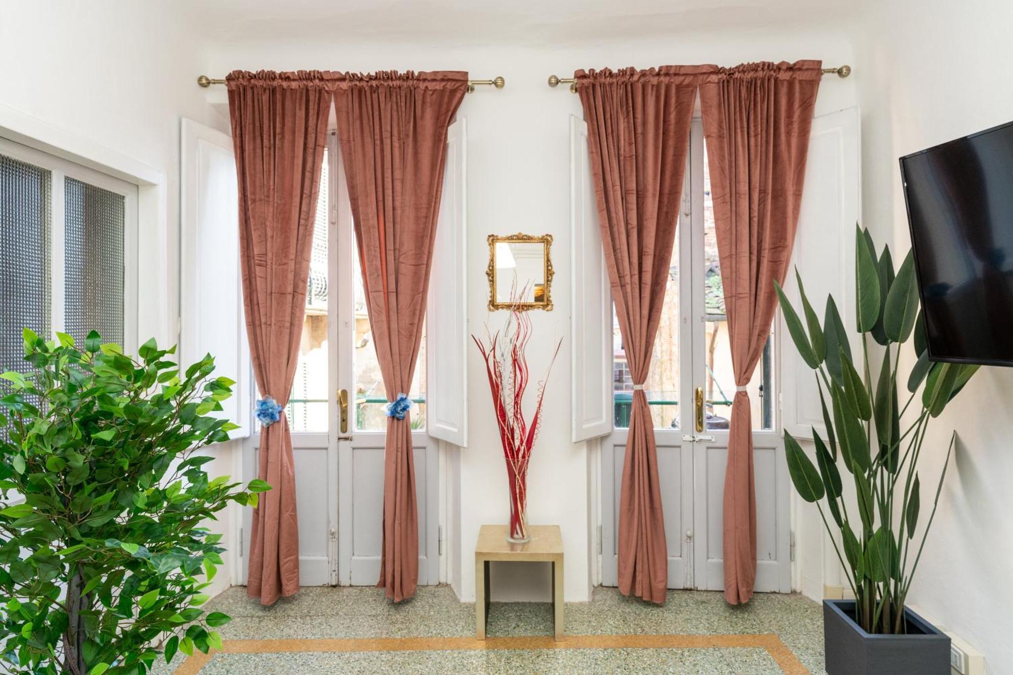 Historic Apt In The Center Of Lucca With Balcony Apartment Bagian luar foto