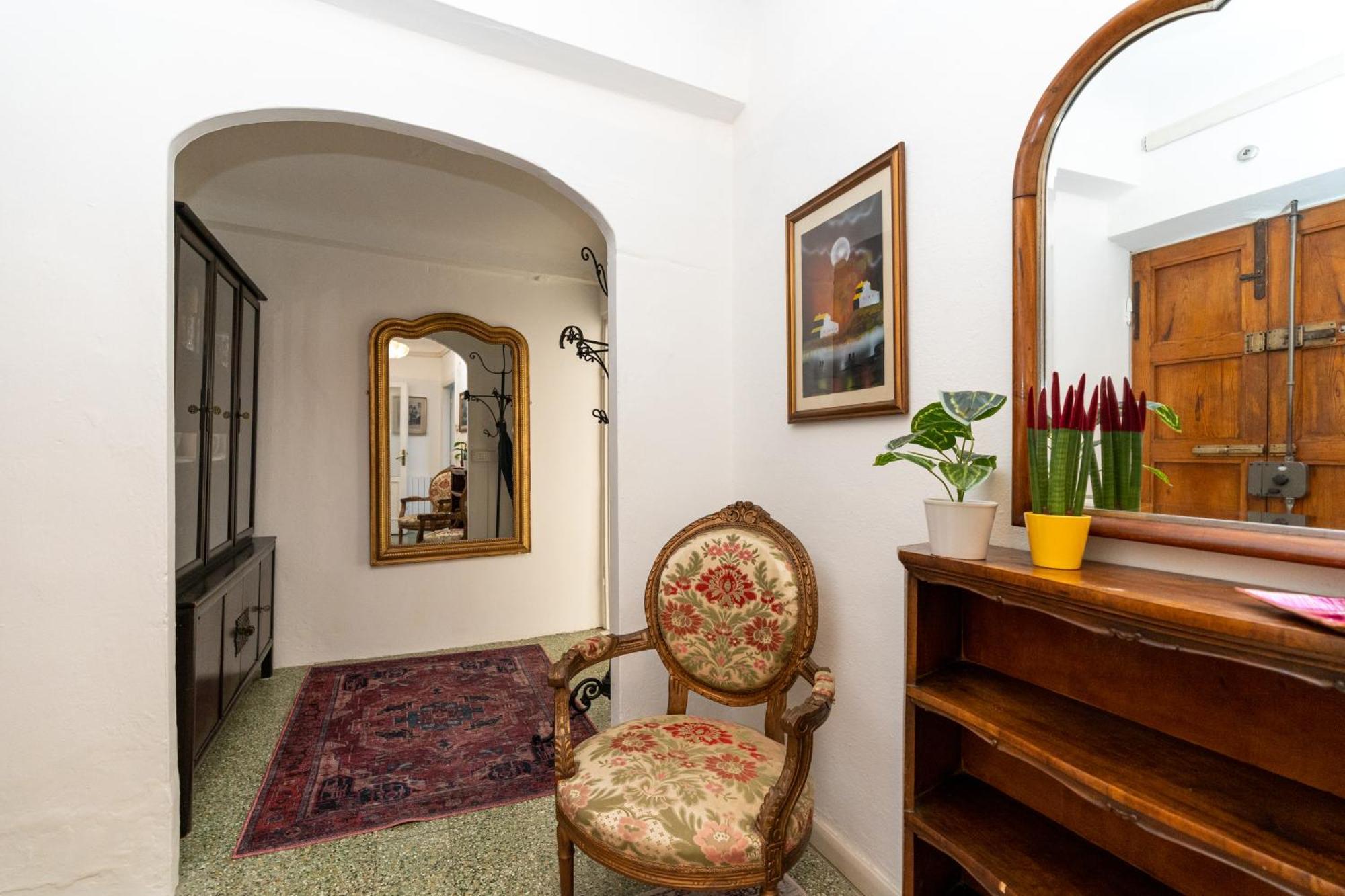 Historic Apt In The Center Of Lucca With Balcony Apartment Bagian luar foto