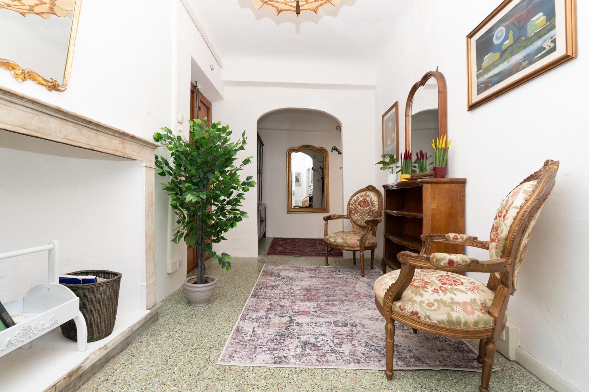 Historic Apt In The Center Of Lucca With Balcony Apartment Bagian luar foto